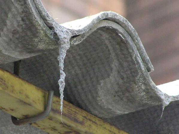 Azbesztcement hullámlemez bomlása